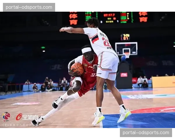 伯顿21分9篮板得分后卫，广州朗肽海本外线火力在关键战中的贡献